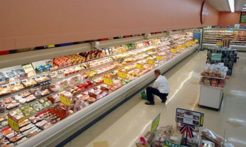 obrázek: Z regálů ve Kdyni zmizela stovka lahví alkoholu a drogerie