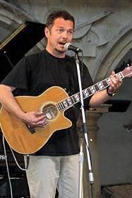 obrázek: Zdeněk Vřešťál z NEŘEŽ zazpívá v Zach´s Pubu