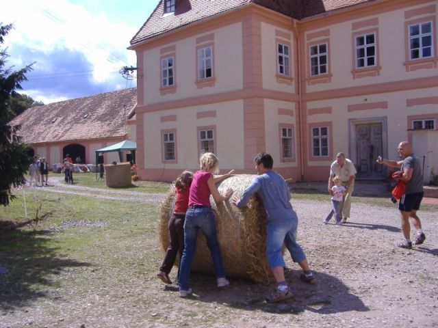 obrázek: Zkuste válet balíky - Újezd nade Mží