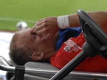obrázek: Daniel Kolář trénuje se speciálním krytem, hrát v neděli ale nebude