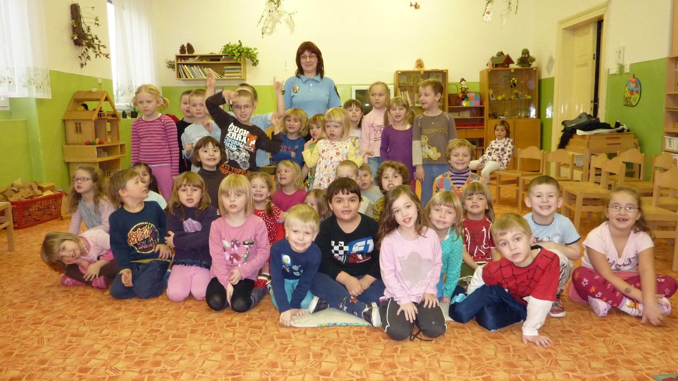 obrázek: Děti ze školky ví, že se jezdí jen v autosedačce