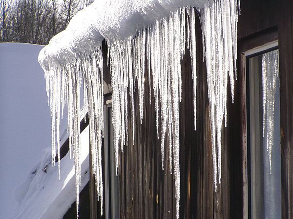 obrázek: Hasiči vyjížděli téměř 300 krát kvůli sněhu a rampouchům