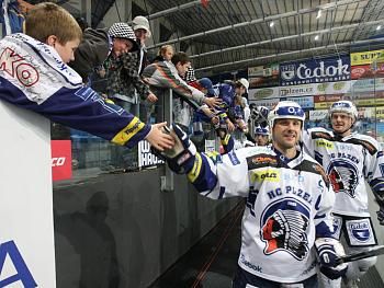 obrázek: Hokejoví Indiáni pořádají aukci hraných dresů