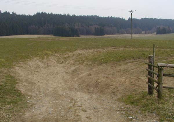 obrázek: V Chlumčanech ležel u cesty mrtvý muž