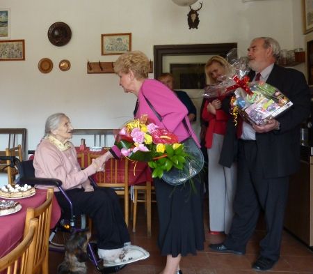 obrázek: Marie Hlousová z Doubravice se ve zdraví dožívá 100 let  