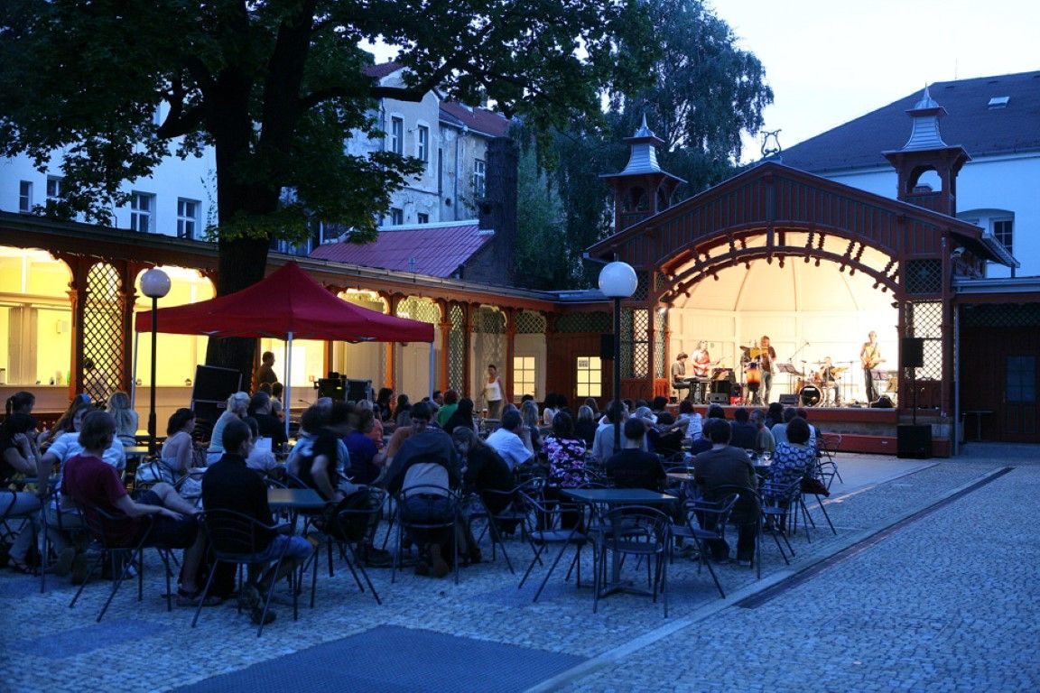 obrázek: Měšťanská beseda otevírá zahradní posezení 