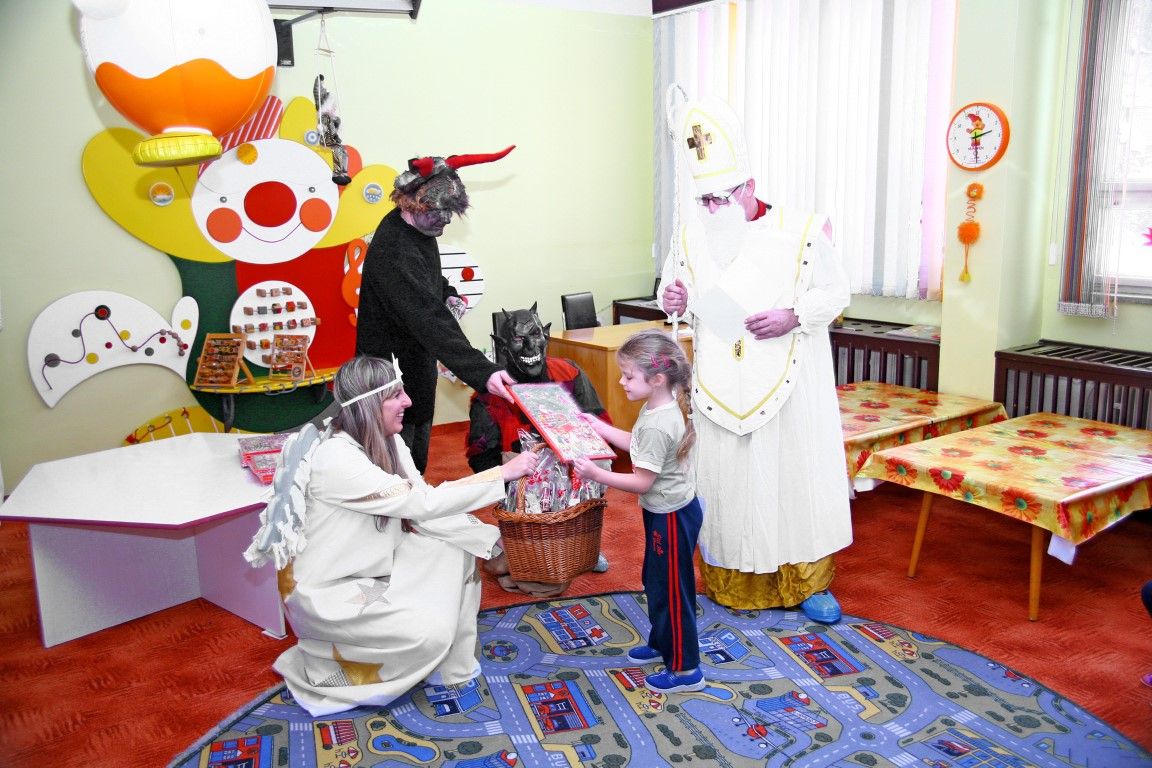 obrázek: Mikuláš Janek a čert Ženíšek navštívili malé pacienty 