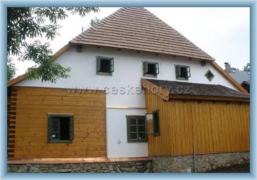 obrázek: Místo šumavské roubenky stojí Kreuzigerův penzion