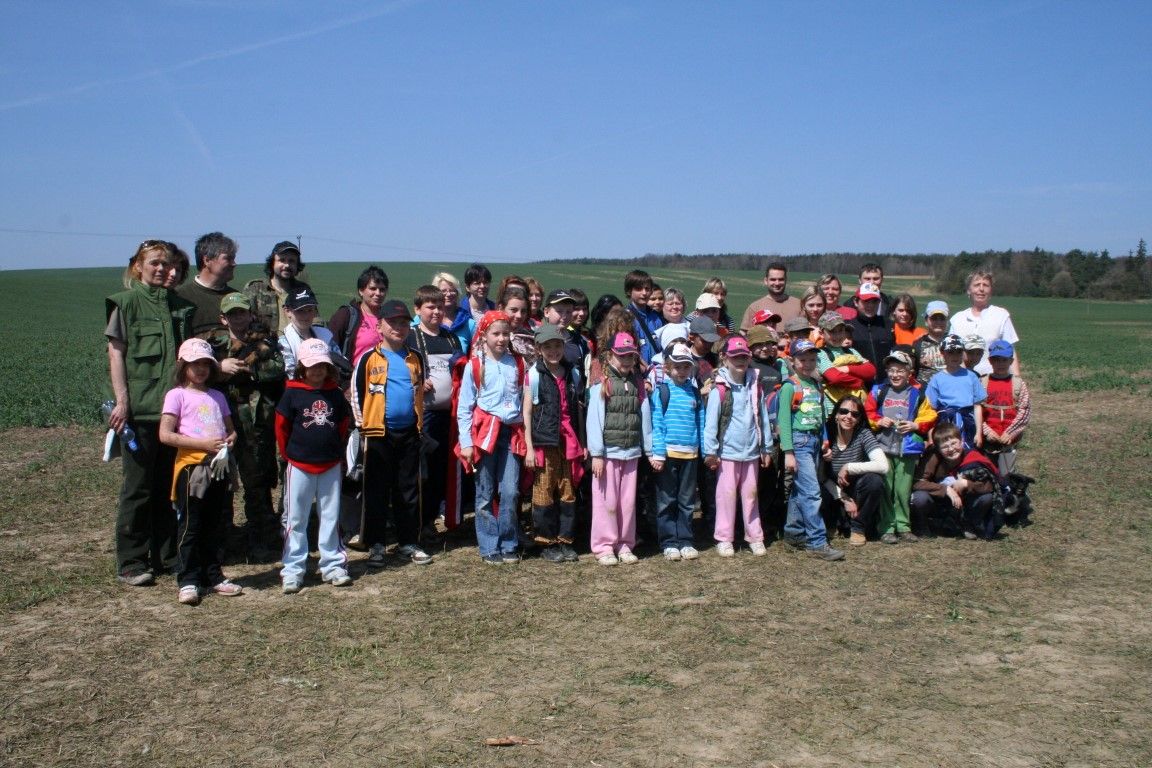 obrázek: Myslivci z Bušovic s ochránci přírody sázeli stromky