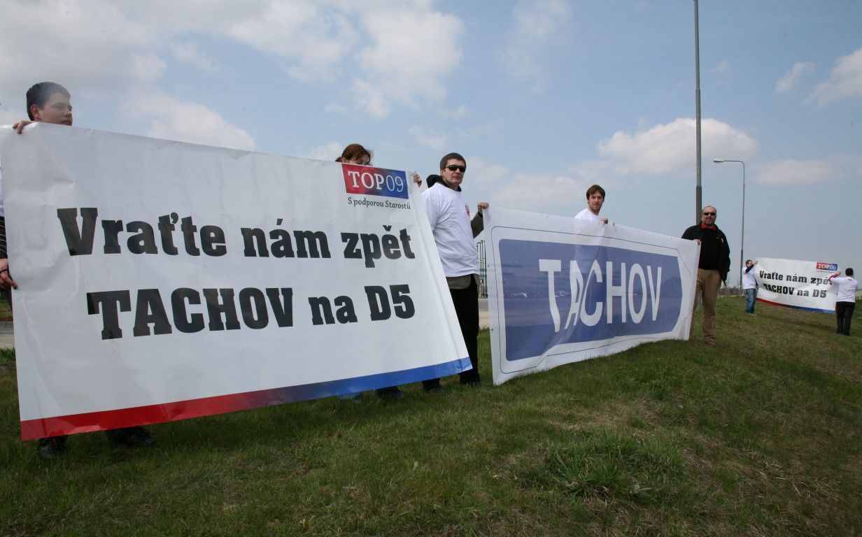 obrázek: Na dálnici se konal protest Vraťte zpět Tachov na D5