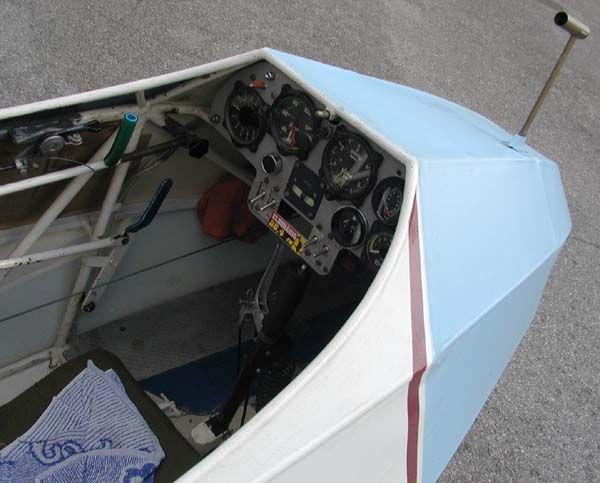 obrázek: U Hostouně spadl v pondělí odpoledne ultralight 