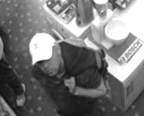 obrázek: Nepoznáte na fotkách zloděje notebooku?