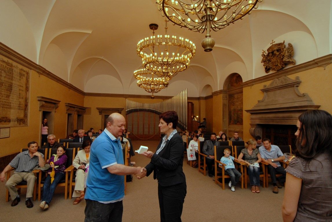 obrázek: Obřadní síň plzeňské radnice patřila dárcům krve