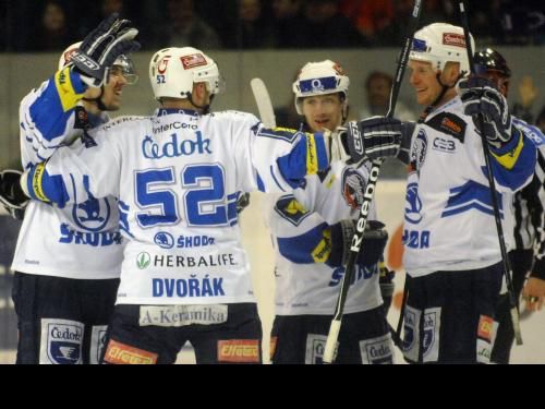obrázek: Plzeň získala Prezidentovu trofej, Karlovy Vary do play-off nepostoupily