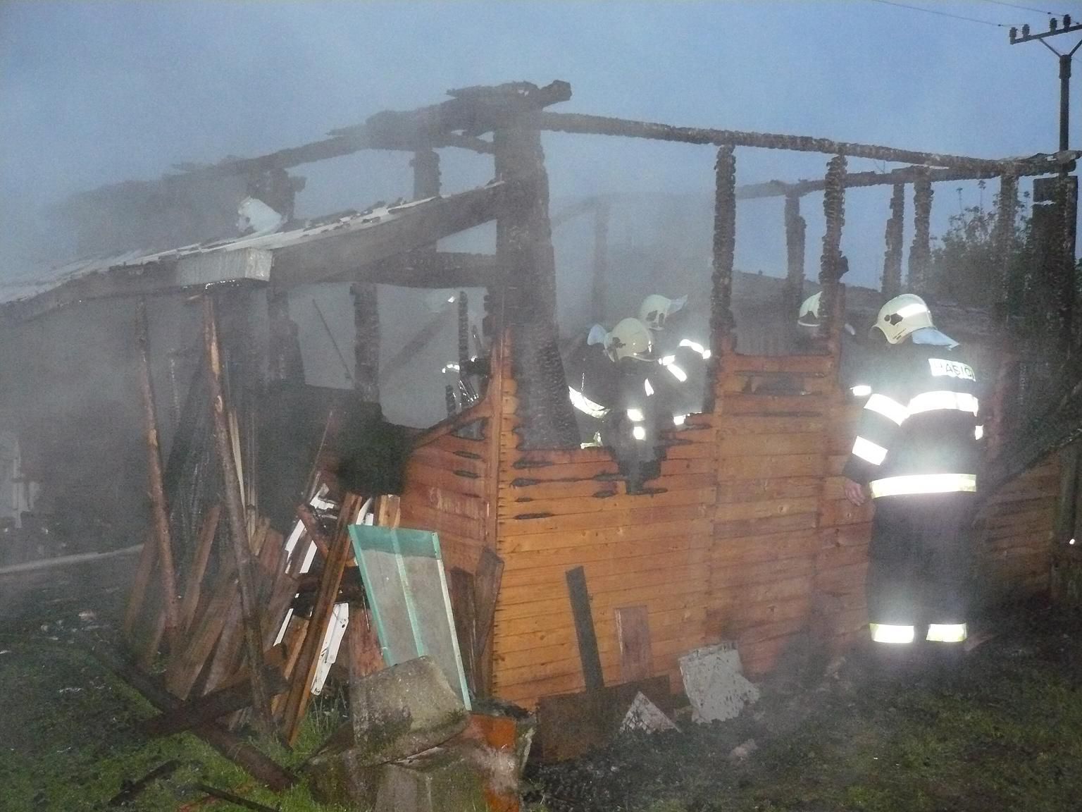 obrázek: Při požáru chaty v Benešovicích uhořel člověk