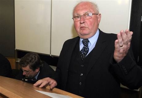 obrázek: Rektor Průša reaguje: ZČU odebírání titulů nebrzdí