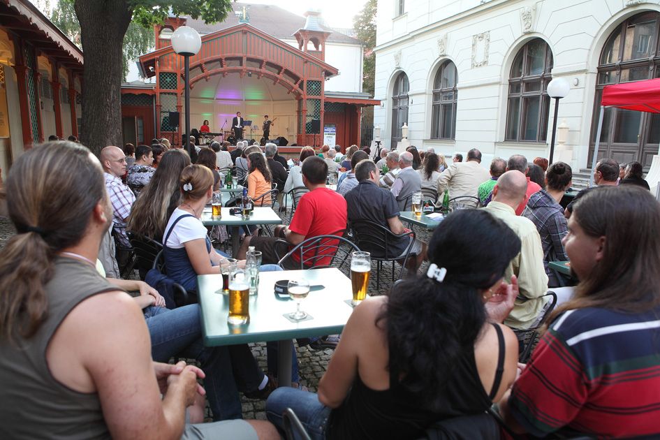 obrázek: ROZMARNÉ LÉTO na zahradě v Měšťanské besedě pokračuje!