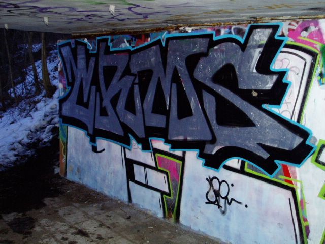 obrázek: Sprejeři stříkali na most v plzeňském Bolevci