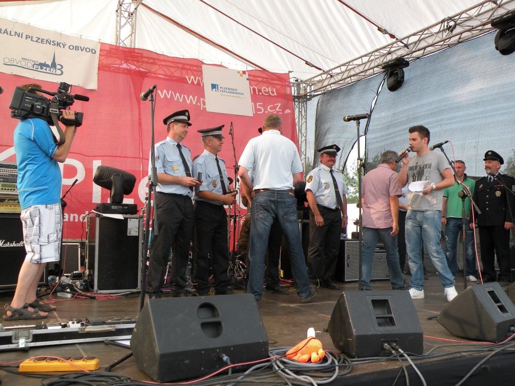 obrázek: Starosta Strobach ocenil strážníky, kteří zachránili životy