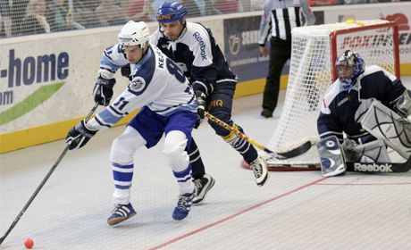 obrázek: Stav hokejbalového finále je nerozhodně 1:1 