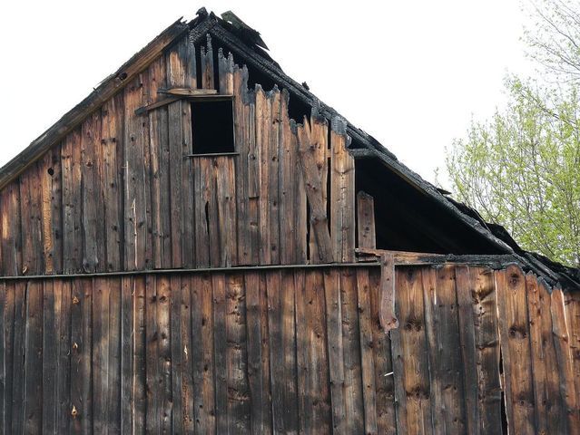 obrázek: Stodola v Broumově shořela od blesku 