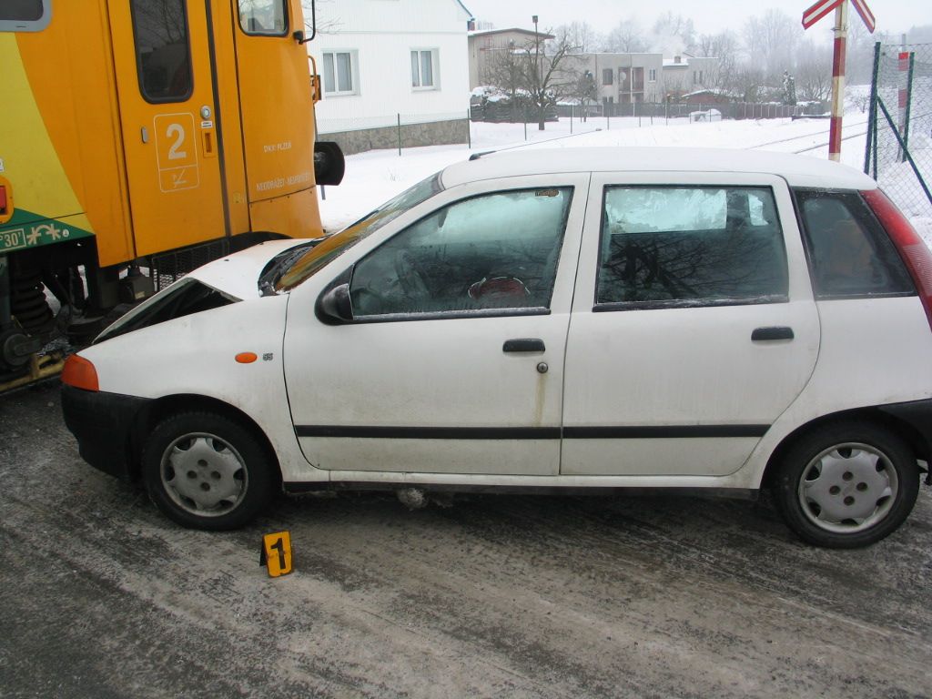 obrázek: Těhotná řidička vjela v Trhanově pod vlak
