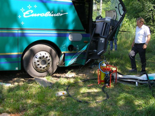 obrázek: U Vysoké se srazil autobus s náklaďákem. Sedm zraněných