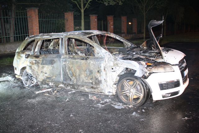 obrázek: V noci shořelo v Plzni auto za více než milion korun