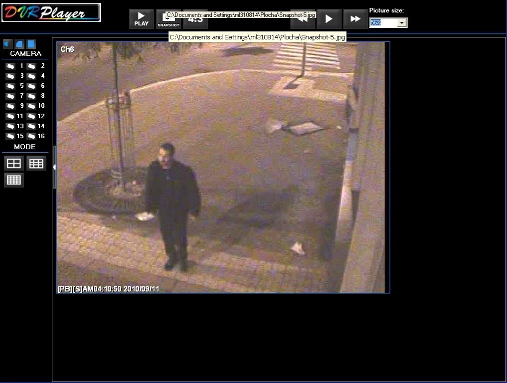obrázek: Vandal poničil v Plzni bankomat. Nepoznáte ho?