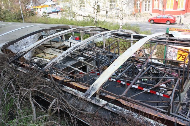 obrázek: Ve vietnamské tržnici u Centra v Doubravce shořel stánek