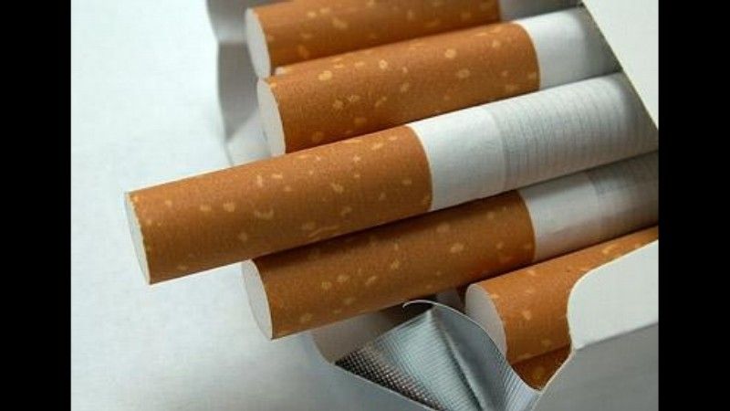 obrázek: Cizinec kouřil na zastávce, před policií chtěl utéct