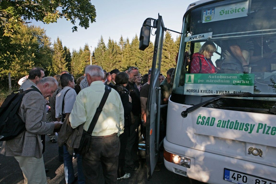 V Hunčicích rozebrali autobusovou zastávku