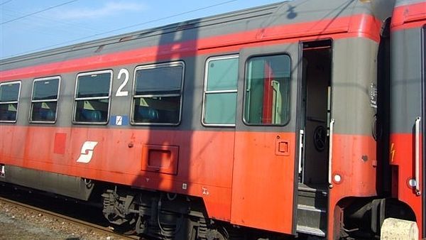 obrázek: Dráhy koupily na chebskou trať staré rakouské vagony 