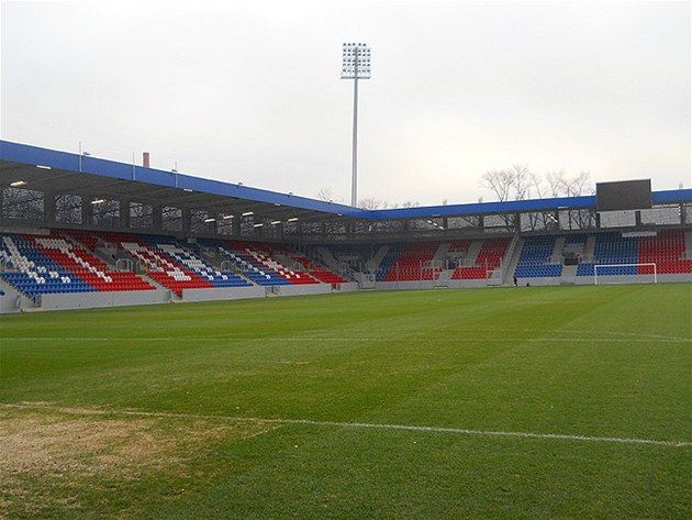 obrázek: Fotbalový stadion v Plzni zřejmě zůstane bez věží v rozích