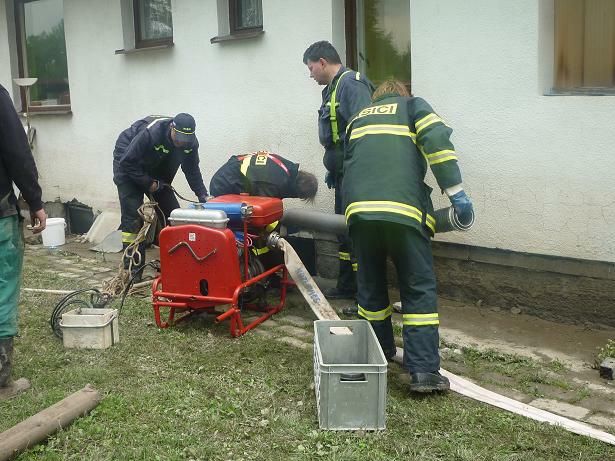 obrázek: Hasiči mají kvůli vodě napilno