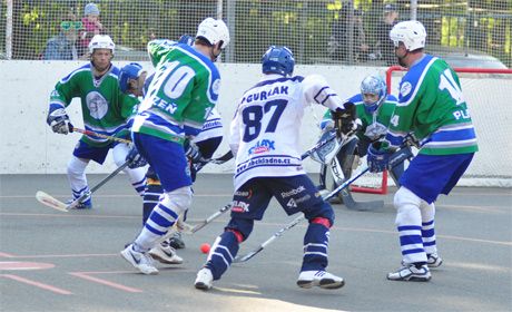 obrázek: Hokejbalisté HBC Plzeň mají nůž na krku, prohrávají 0:2