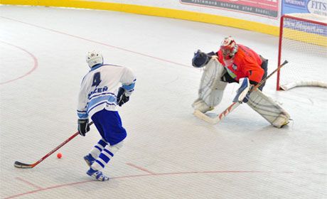 obrázek: Hokejbalové derby přineslo radost Plzni a sestup Dobřanům