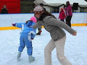 obrázek: Ice park v Plzni skončil fiaskem, bruslení na nožích netáhlo