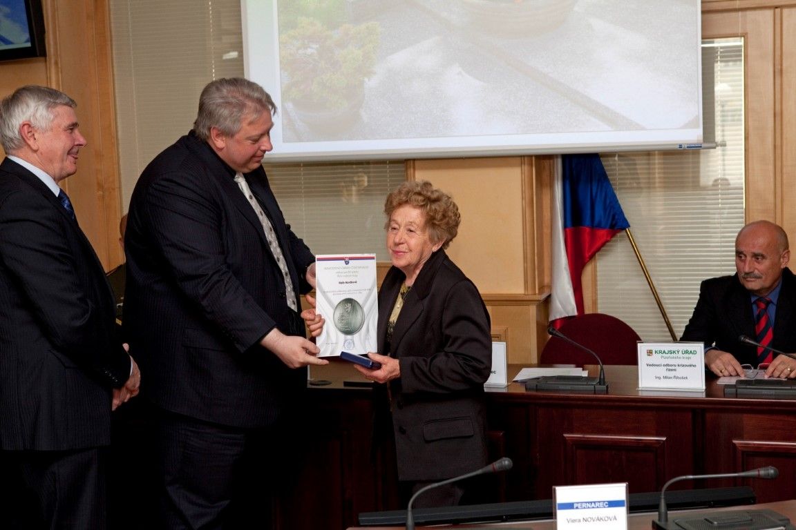 obrázek: Kraj rozdal plakety za péči o válečné hroby