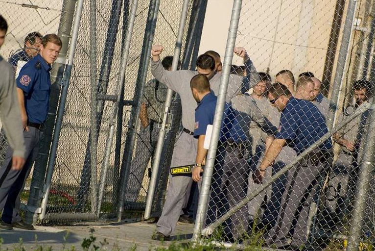 obrázek: Mea Meisinger pomáhá odsouzeným