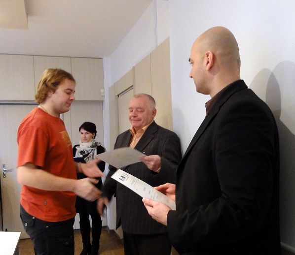obrázek: Mladí výzkumníci převzali na rektorátu certifikáty
