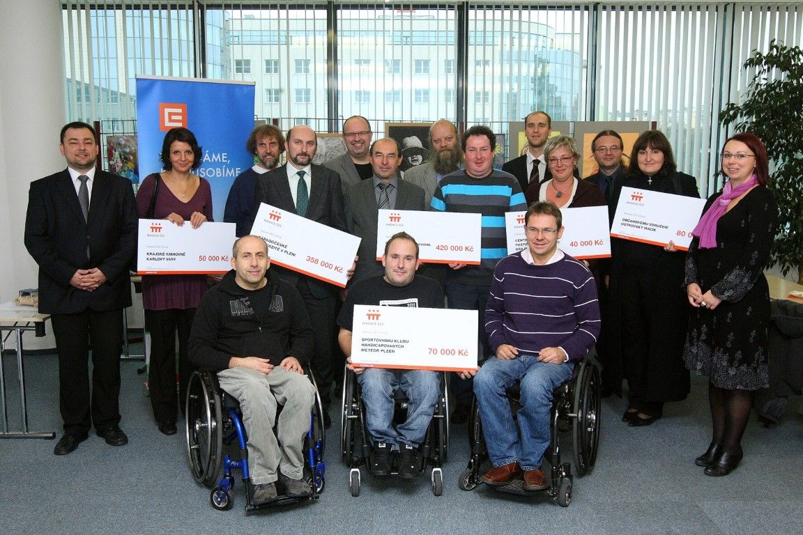 obrázek: Nadace ČEZ předávala symbolické šeky na statisíce