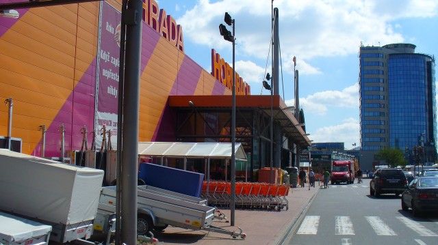 obrázek: Plzeňský hobbymarket Hornbach je před otevřením. Zaměstná 126 lidí