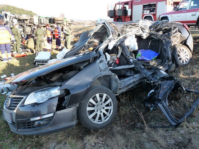 obrázek: Při srážce u odbočky na Kolinec zemřeli dva lidé