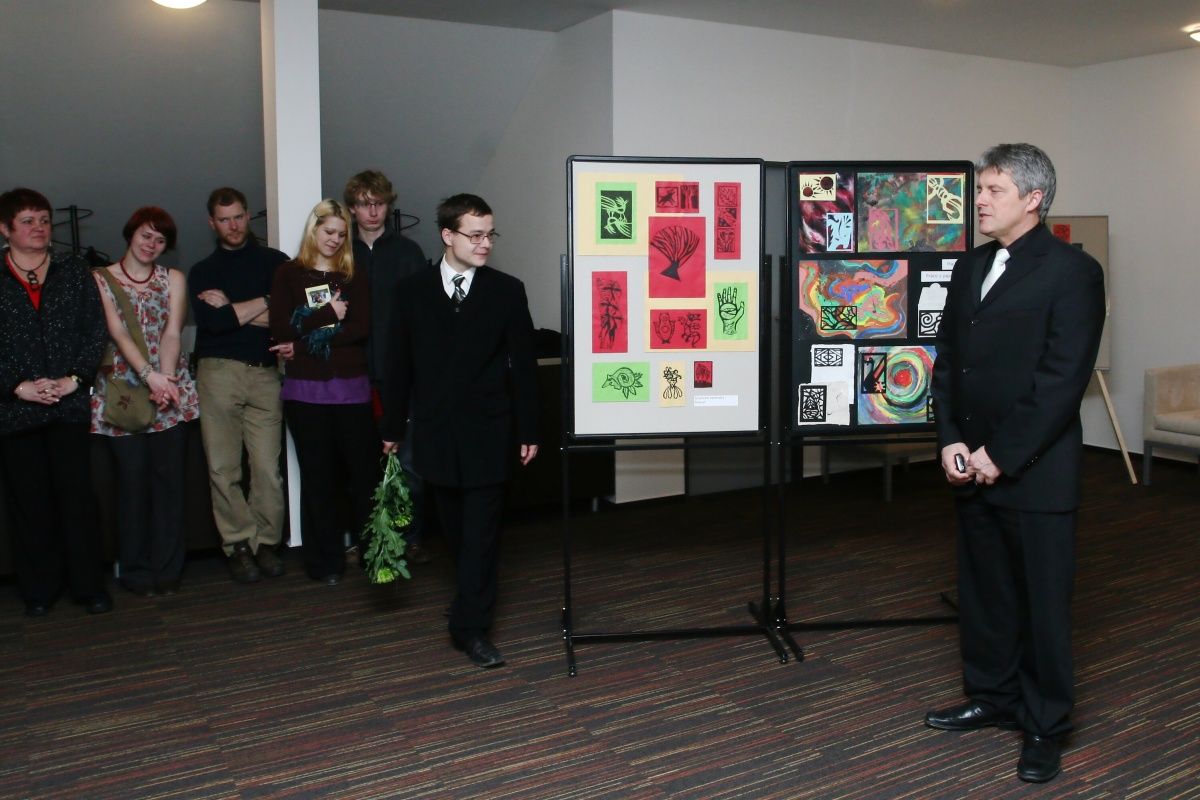 obrázek: První výstava otevřela zasedací sál centrálního obvodu