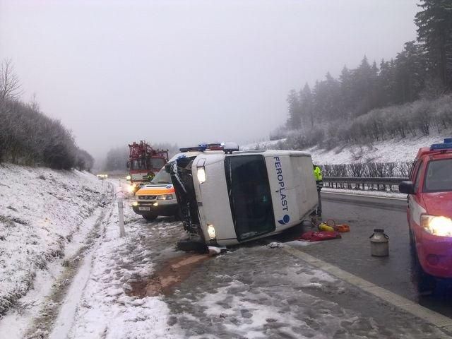 obrázek: Řidič po nehodě na D5 zůstal pod vozidlem, zemřel