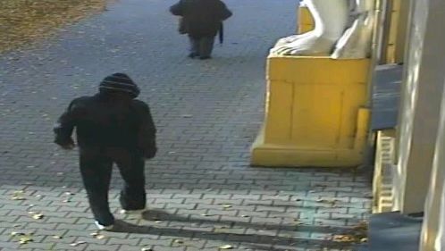 obrázek: Seniorku v Rokycanech obral lupič. Nepoznáte ho?