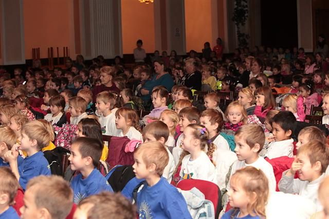 obrázek: Stovky dětí se bavily na Mikulášské besídce