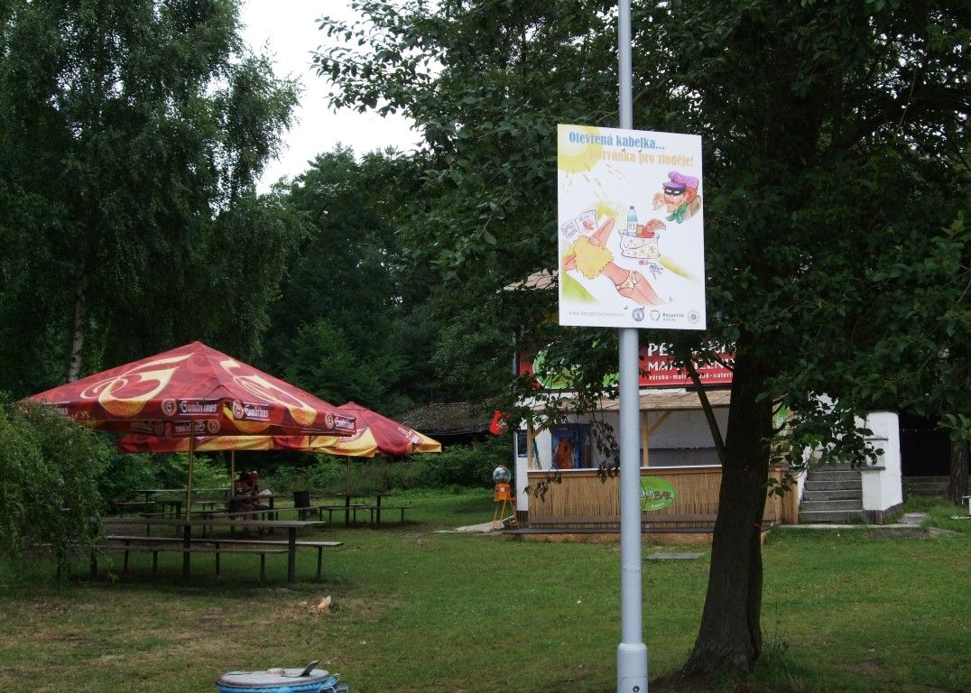 obrázek: Tabule v rekreačních oblastech Plzně varují před zloději