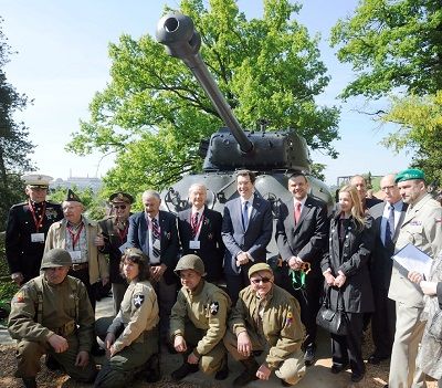 obrázek: Tank M4 Sherman natrvalo v plzeňské ZOO!
